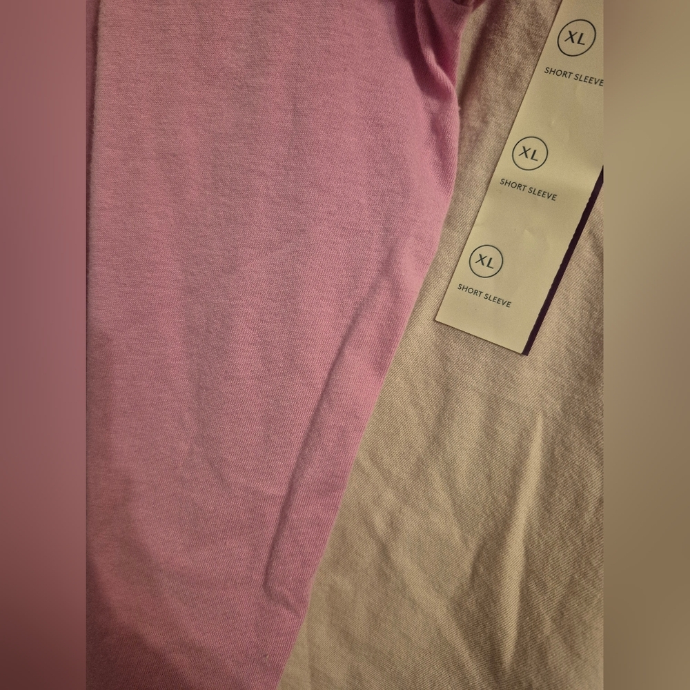 NWT Universal Thread Shrunken Short-Sleeve Tee - Multiple Sizes/Colors - Picture 2 of 4